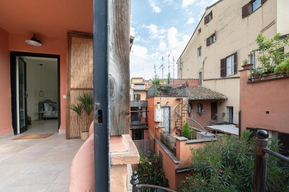 Apartment Trastevere Rooftop Terrace Courtyard Loft *