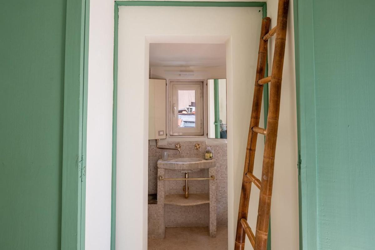 Apartment Trastevere Rooftop Terrace Courtyard Loft *
