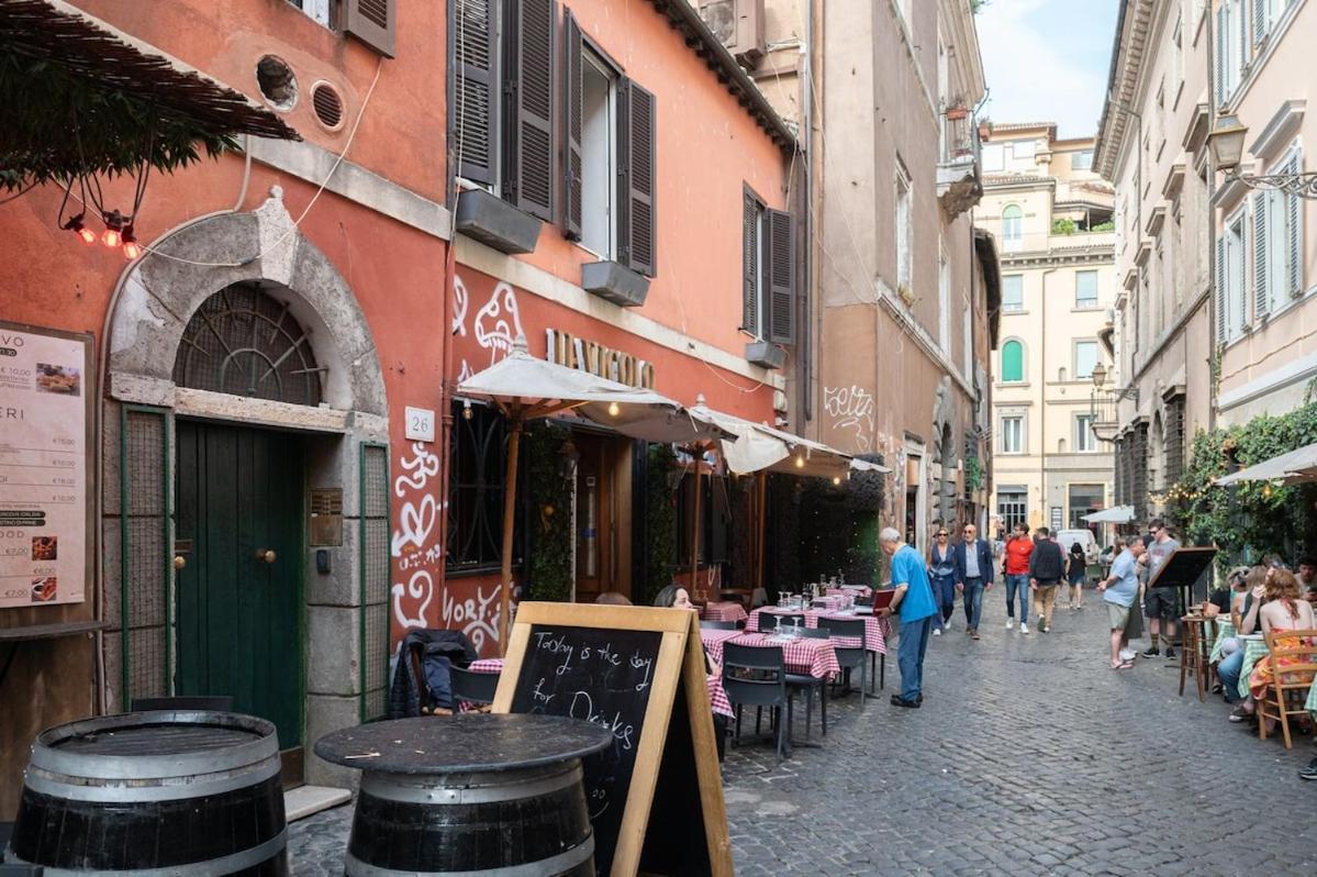 Trastevere Rooftop Terrace Courtyard Loft Apartment Rom