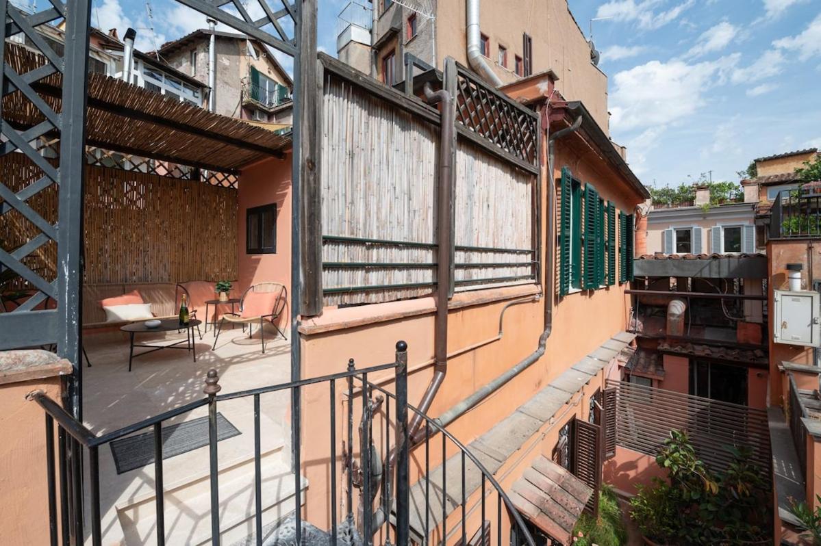 Trastevere Rooftop Terrace Courtyard Loft * Rom