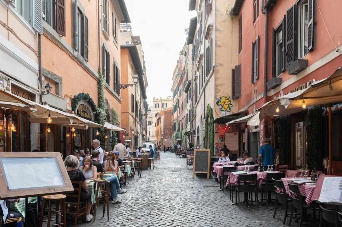 Trastevere Rooftop Terrace Courtyard Loft Apartment