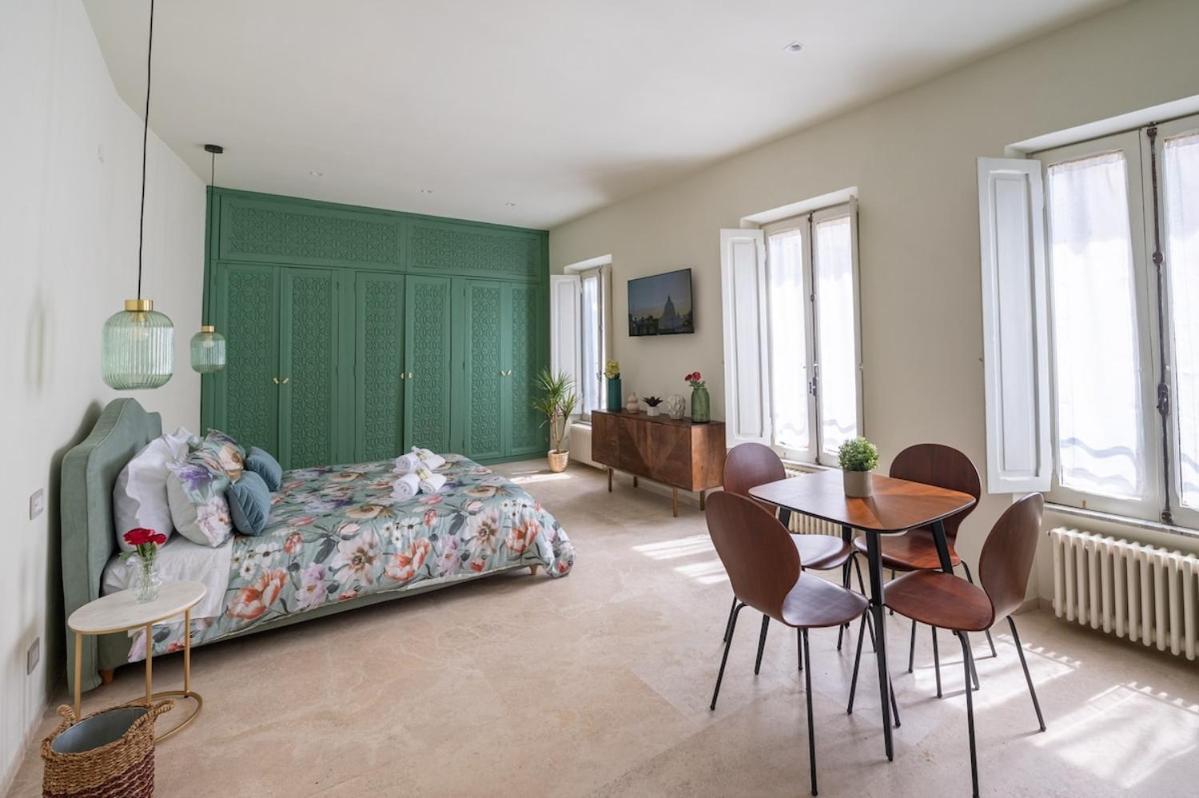 Trastevere Rooftop Terrace Courtyard Loft * Rom