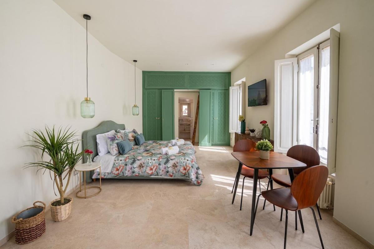Trastevere Rooftop Terrace Courtyard Loft Apartment