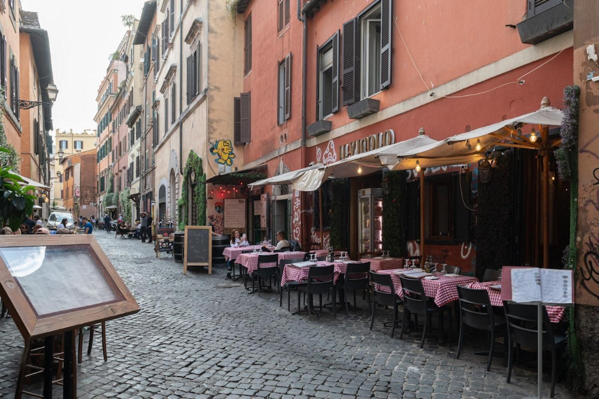 Trastevere Rooftop Terrace Courtyard Loft * Rom