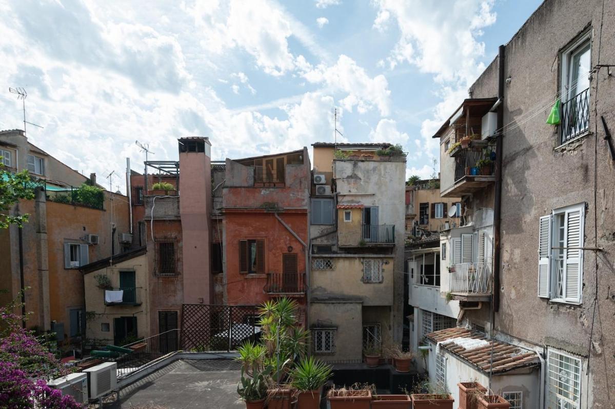 Trastevere Rooftop Terrace Courtyard Loft Apartment *