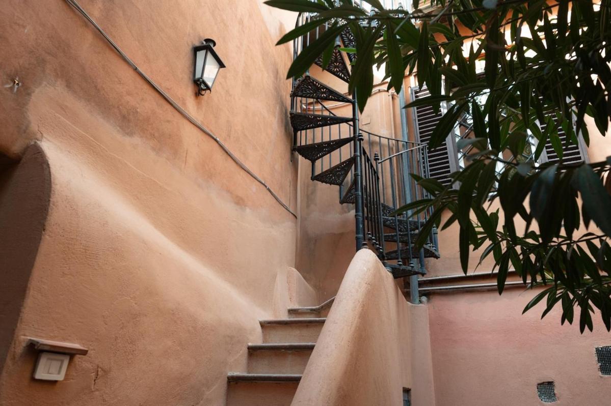 Trastevere Rooftop Terrace Courtyard Loft Apartment