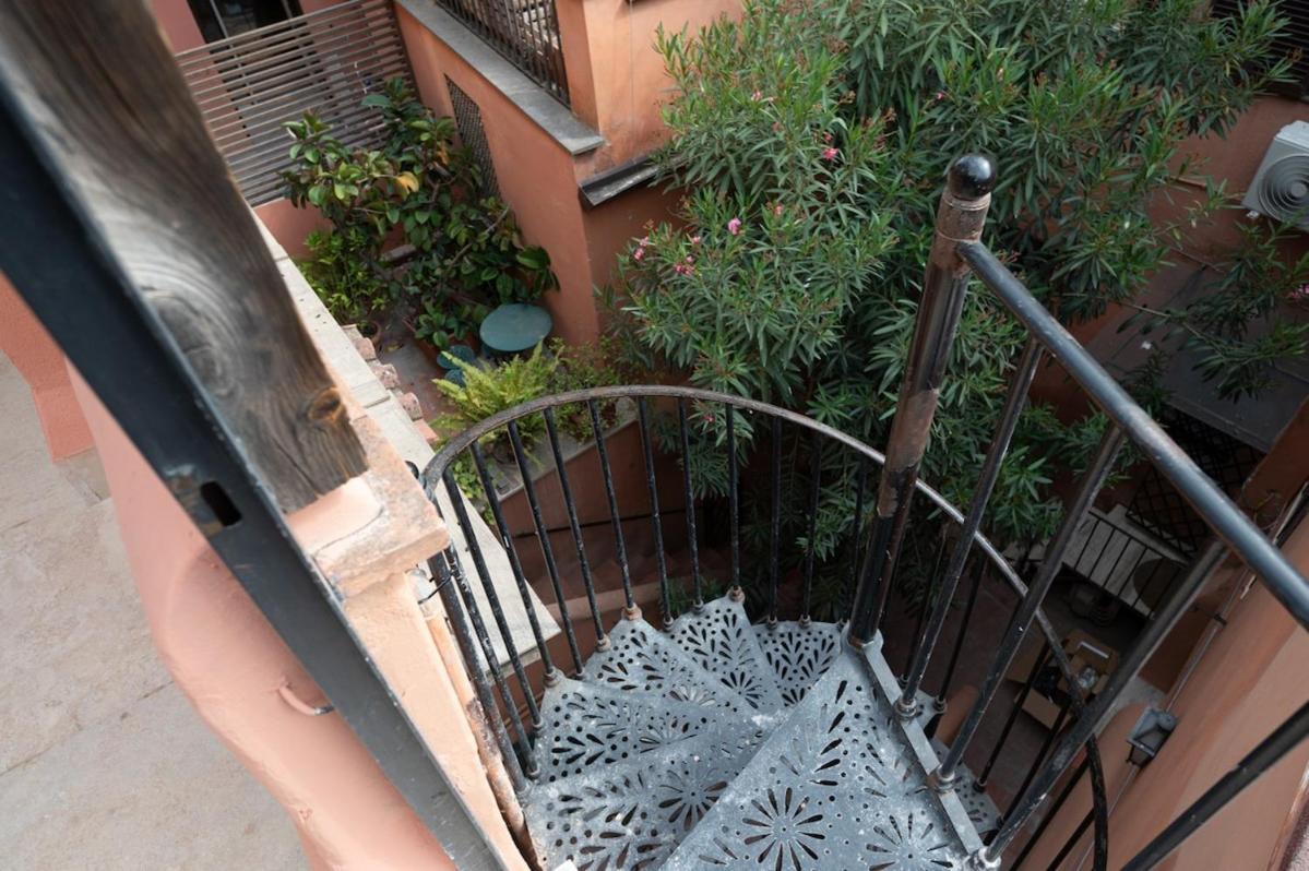 Trastevere Rooftop Terrace Courtyard Loft Apartment *