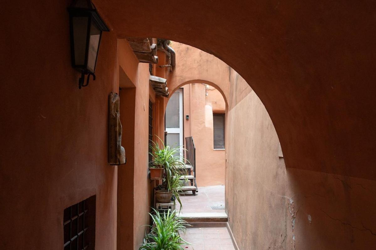 Trastevere Rooftop Terrace Courtyard Loft * Rom